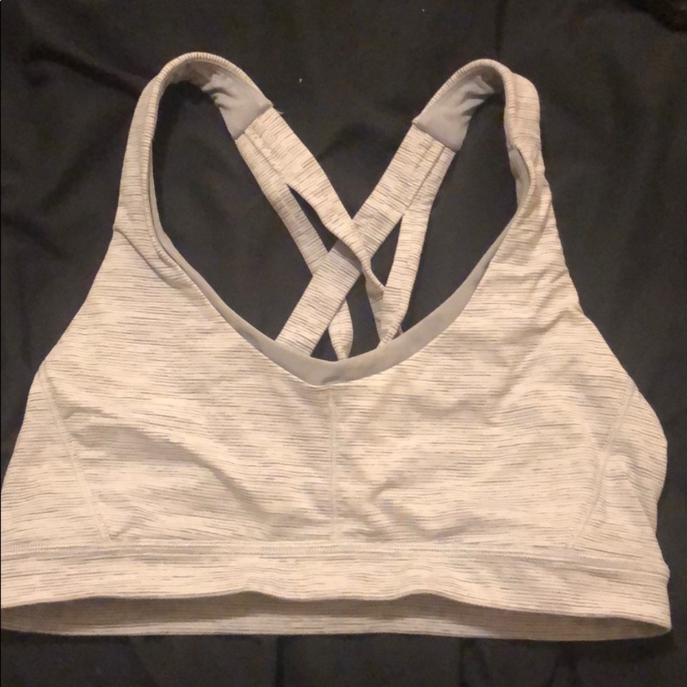 White lululemon sports bra